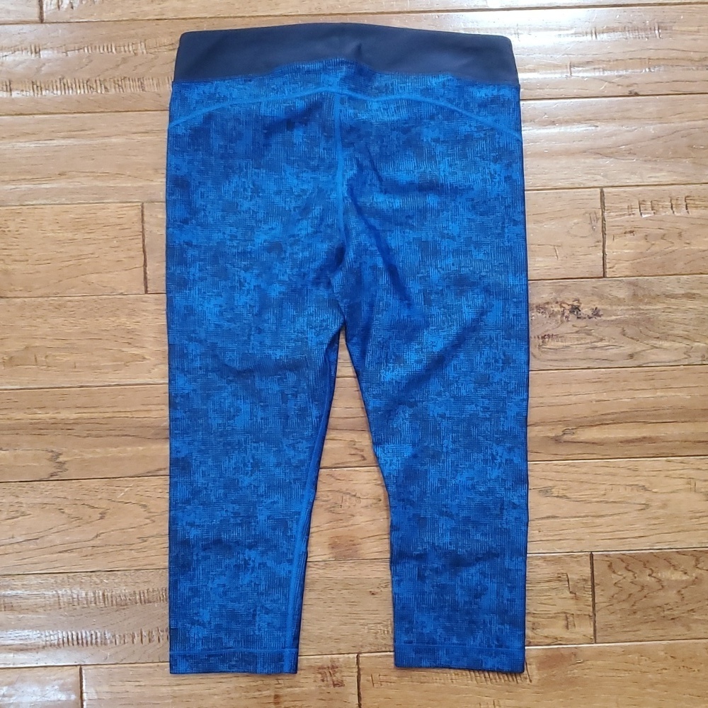 Under Armor Compression Capris - Picture 4 of 4